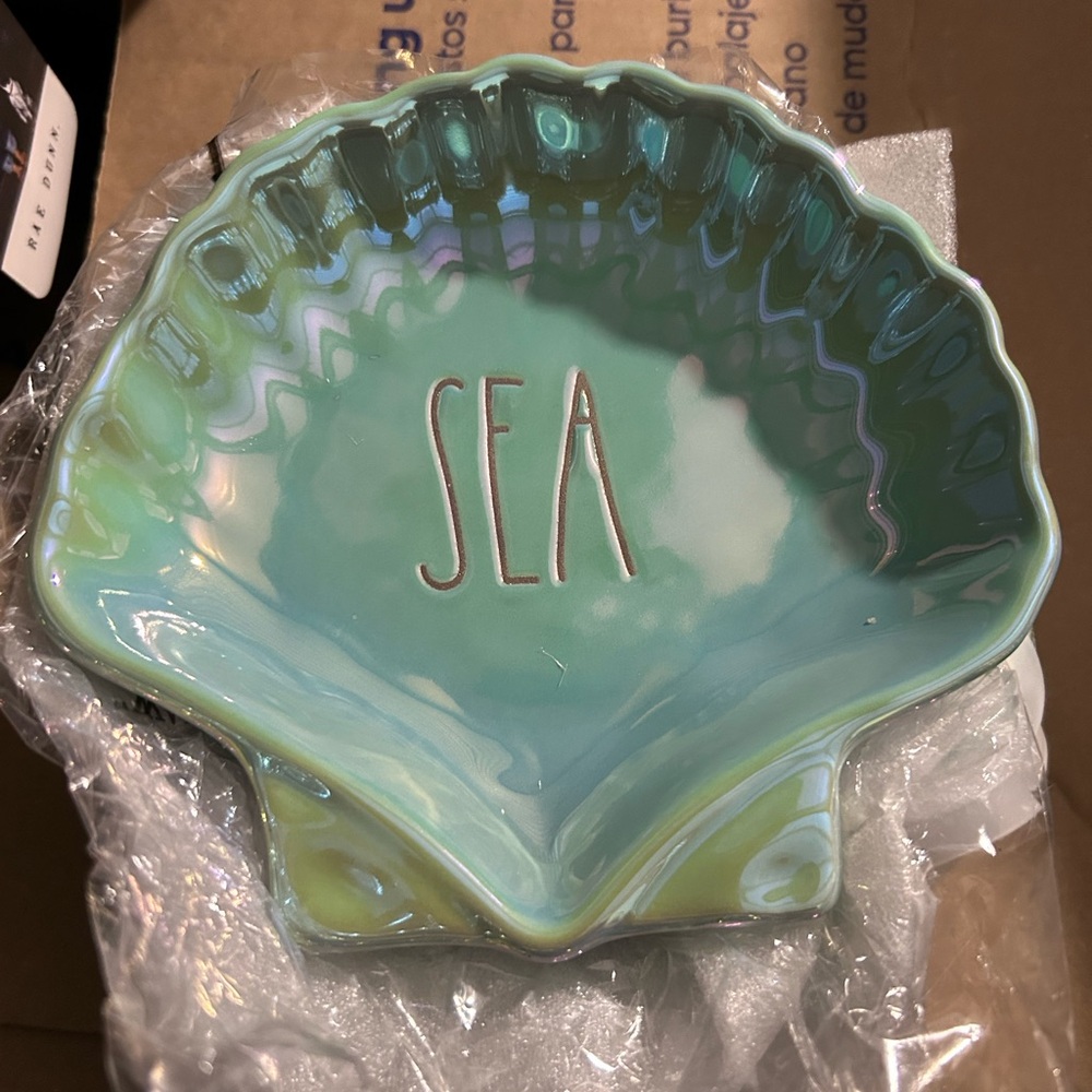 Rae Dunn Iridescent Sea Shell Plate Set